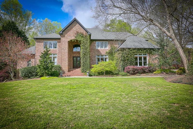 Peachtree Corners Real Estate in Riverview Estates Subdivision